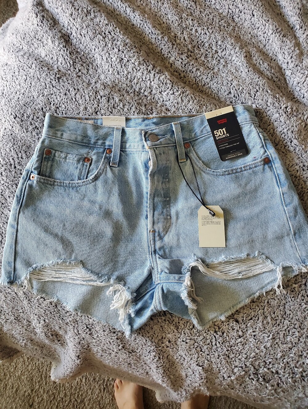 Womens Levis 501 shorts size 28 NWT